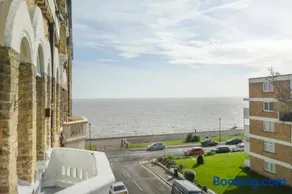 Sea View - Balcony - Free Parking - Image 2