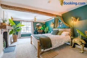 3 Bed in Wotton-under-Edge oc-l33488 - Image 4