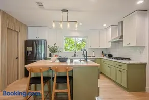 Lake Balboa Hideaway - Image 4