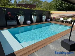 Luxury Apartments & Shared Pool - Image 1