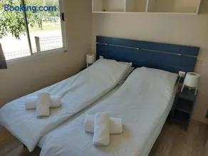Regina Mobile Home 3 Bedrooms, 100m to Beach, Family Friendly - Image 3