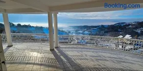 Bella Vista - Image 1