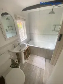 Charming One Bed Cottage in Historic Market Town - Image 1