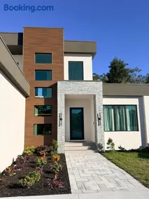 New Upscale & Modern Heated Pool Home in Walkable Downtown! - Image 3