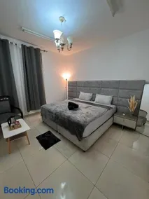 Royale Rooms - Image 4