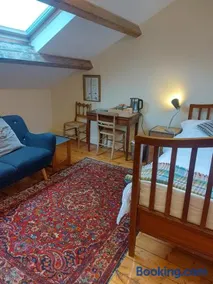 Restful attic room in riverside spot - Image 4