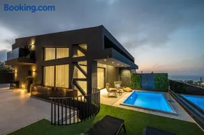 Villa Lia ,4 bedroom with Private Pool & Sea View - Image 1