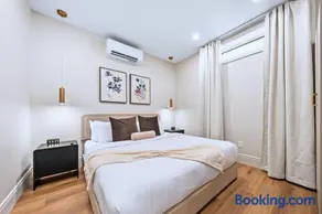 Casa Hotels Gerrard Brand New Family Suite - Image 2
