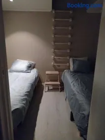 Modern cottage, quiet area with good bus connection - Image 5