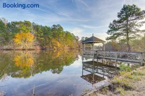Spacious Lakefront - Image 1