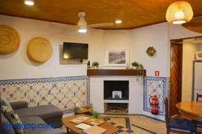 Casa Azul - 2min walk to the Beach, in the Historical Center of Sesimbra - Image 3
