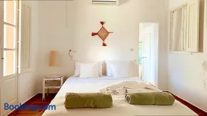 Monsora guesthouse for 10 guests in Fira - Image 3