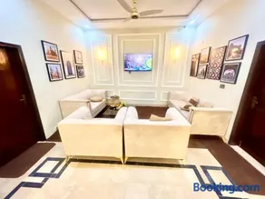 Budget Friendly 2 rooms Suite Stadium Road - Image 1
