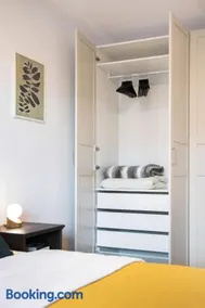 Design 2BDR Apartment with Balcony- FREE PARKING - Image 5