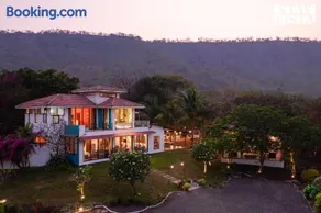 StayVista's House Below The Hill - 4BHK with Pet Friendly & Pool Table - Image 1