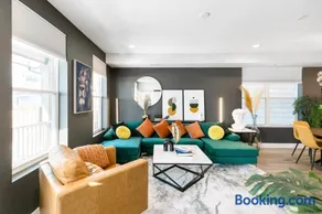 Stunning 3BD 3.5 BA - 10 Min to Downtown! Garage! - Image 1