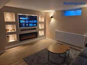 Exklusive Ferienwohnung nahe Phantasialand & Köln I XL-Bett I Wellness - optional Buchbar - Image 2