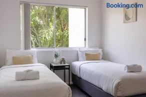 Coastal Comfort with Ocean Views from Shared Rooftop and Separate Pool - Image 5