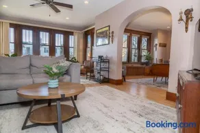 The Rhine Street Retreat Prime location! - Image 1