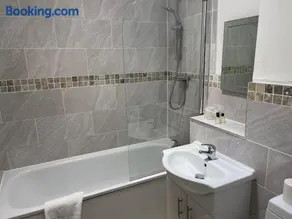 Number 10 service apartment - Danes - Image 4