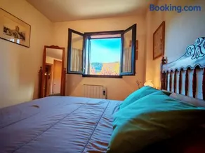 Chimenea, cama grande y vistas- Escapada romántica perfecta - Falcó 16 - Image 3