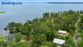 Cozy Fox Lake Cottage-Great Lakeview-Family Warm - Image 2