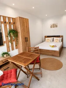 Little Villa - walk to the beach - Image 3