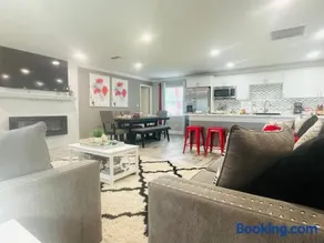 WOW Free Heated Pool and Hot Tub Modern Home 3 Miles To The Beach - Image 5