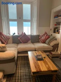 Superb Loch Side Apartment with Sea & Sunset Views - Image 5