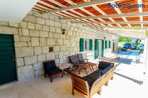 Charming stone house with private pool & jacuzzi - Holiday Home Vera - Image 3
