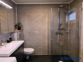 Modern 1BR City Centre Apt - Sleeps 4 - Image 2