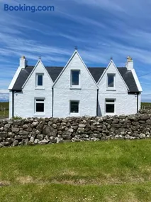 Cnoc Ruaraidh Cottage - Image 1