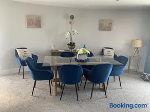 Beautiful 3 bedroom apartment by the Sea - Image 4