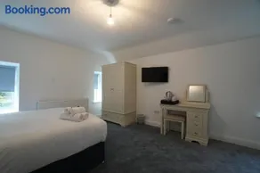 The Lodge - Image 2