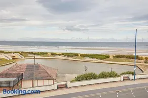Glenholme Apartments with Sea Views and Balconies in Redcar North Yorkshire - Image 4