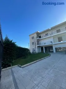 Villa VSV: Parking Spot+ View - Image 1