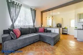 Odisea Hill House - Modern Holiday Home with swimming pool, sauna, jacuzzi, WiFi and 2 bedrooms, near Varazdin - Image 2