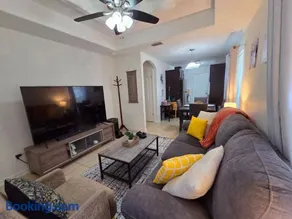Cozy Apartment Near University Dr - Image 1