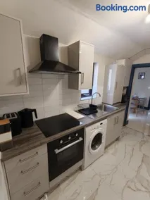 House, Sutton Coldfield,Great location - Image 4