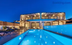 Astarte Villas - Casa Del Mar Beach Villa with Pool - Image 1