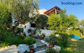Sonia's House with Garden - Image 1