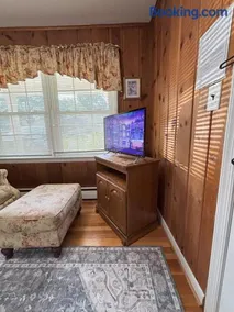 M1 - Twin Private Room with Shared Bathroom - Image 3