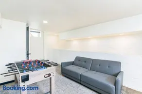 Walk to ND, Hot Tub, Lux Kitchen, Pet Friendly - Image 1