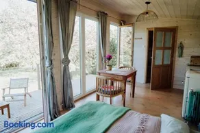 Sakura Tiny house in National park,salty pool - Image 1
