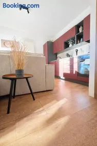 Moderný apartmán v centre Banskej Bystrice so súkromnou terasou a parkovaním - Image 2