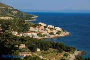 Matea Apartments Milna - Image 2