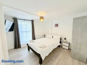Alisha Town House - Image 1