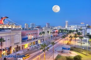Modern Private Tampa Bay Retreat Near Downtown! - Image 2