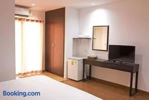 Field Town Apartment - Image 1