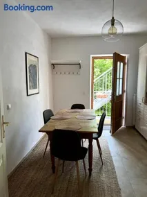 Modern Dream Holiday Apartment with Balcony & Wi-Fi - Image 5